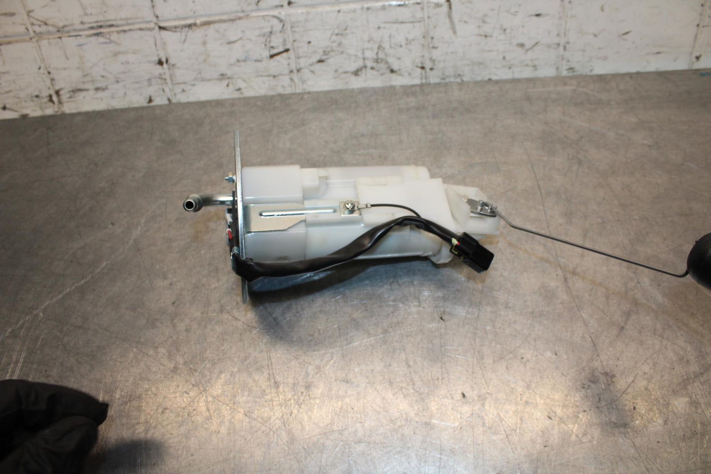 19-22 KAWASAKI Z400 FUEL PUMP GAS PETROL SENDER UNIT BB70