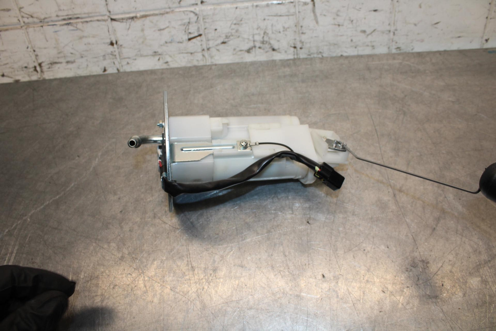 19-22 KAWASAKI Z400 FUEL PUMP GAS PETROL SENDER UNIT BB70