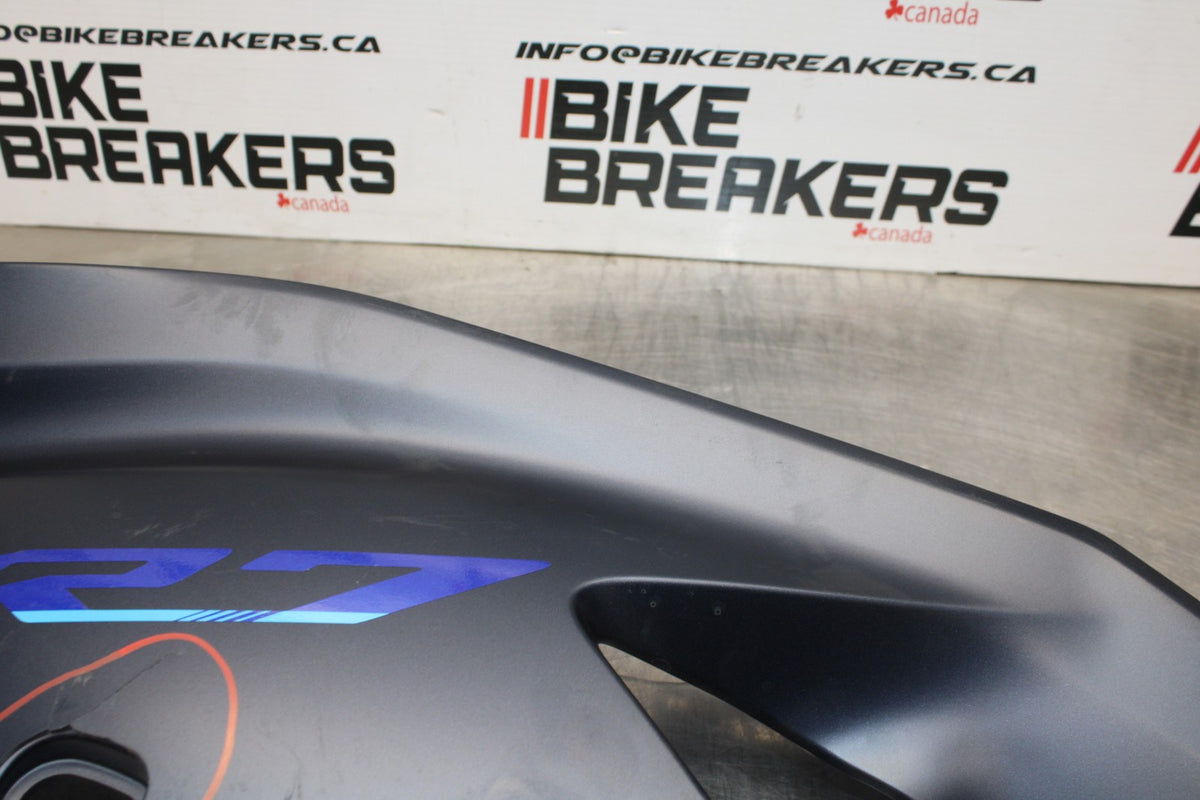 22-25 YAMAHA YZF R7 LEFT MID UPPER SIDE FAIRING COWL BB583