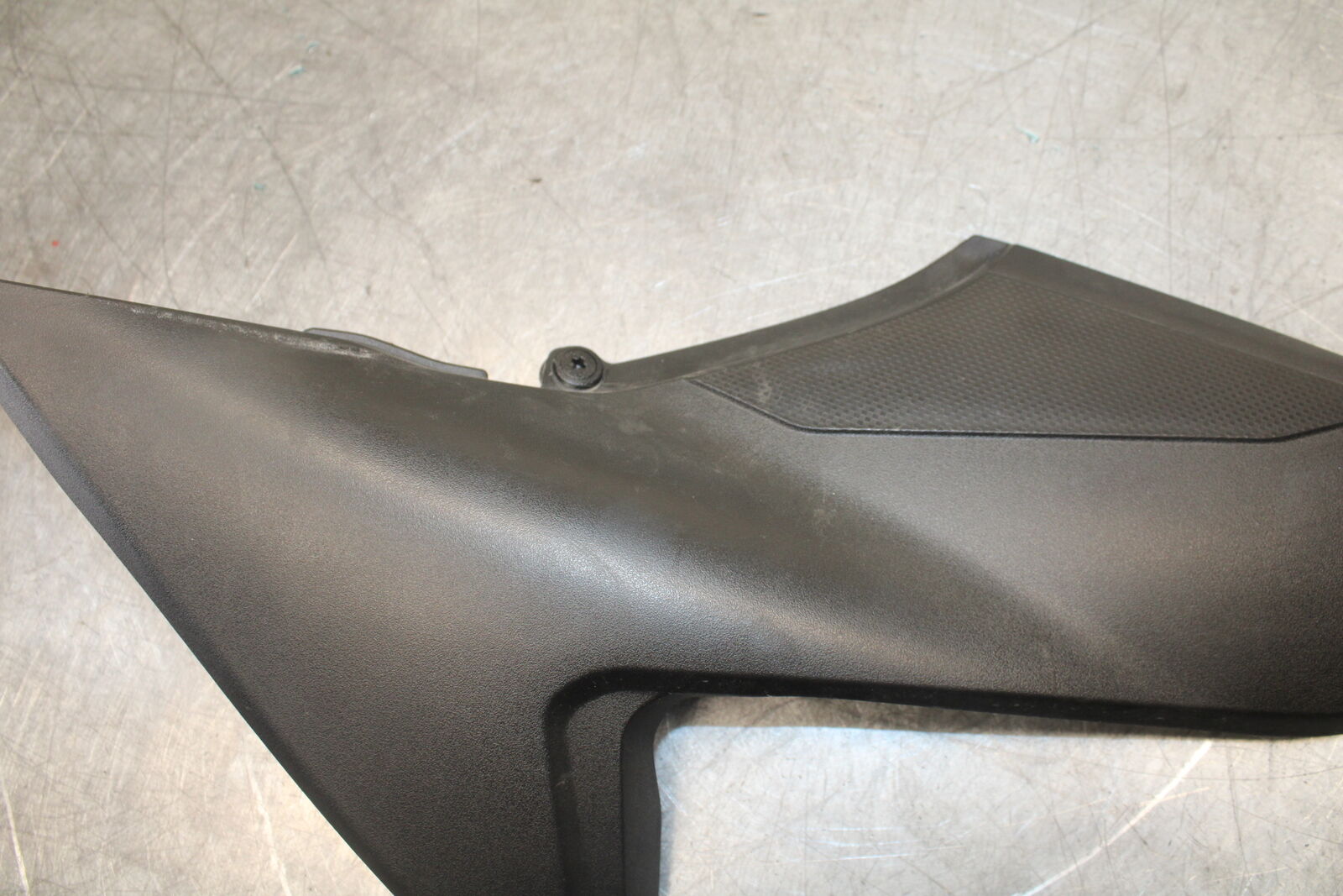 17-24 SUZUKI SV650 RIGHT GAS TANK FUEL CELL PANEL COVER TRIM COWL  BB706