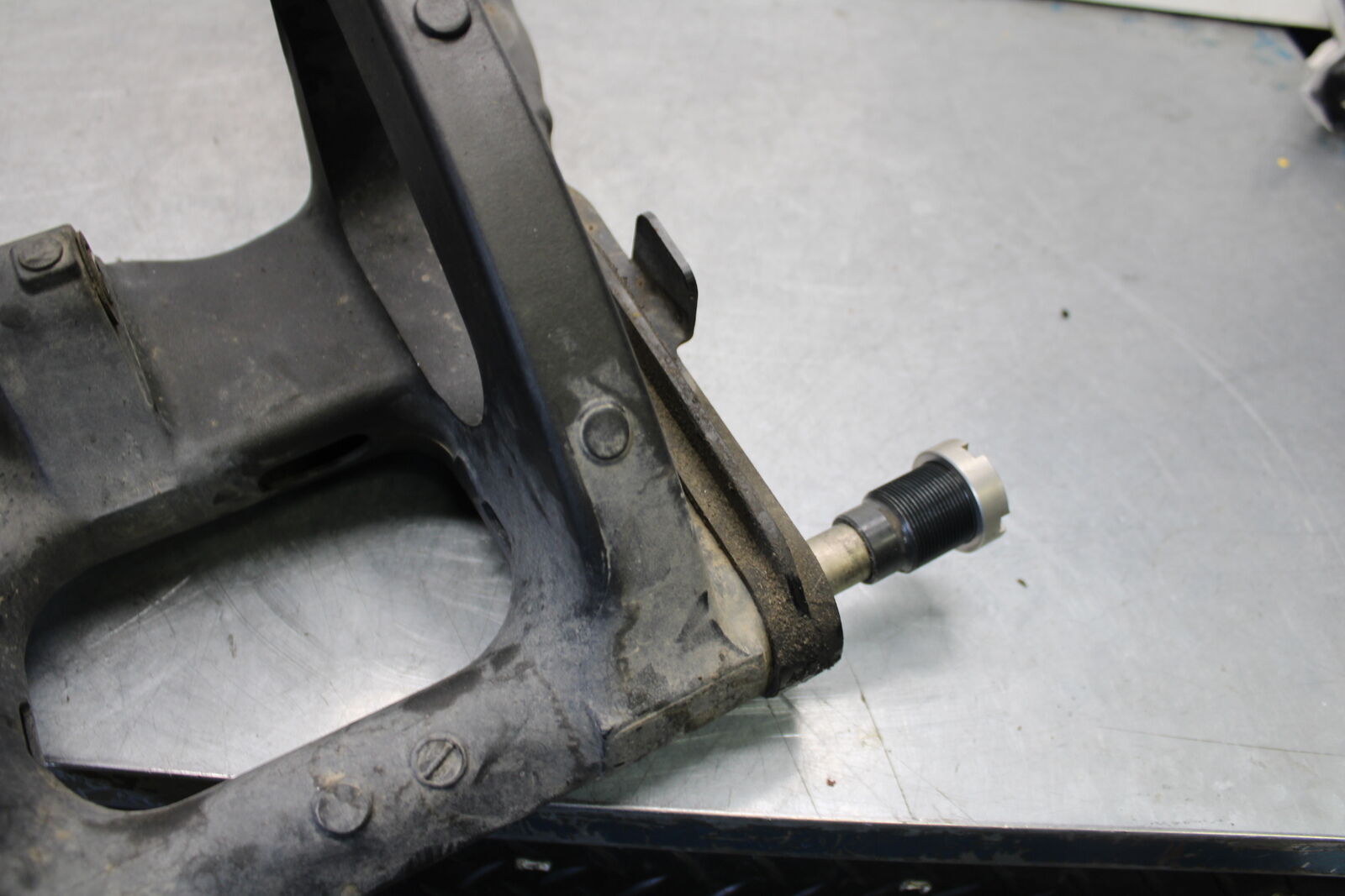 16 KAWASAKI NINJA ZX10R REAR SWINGARM BACK SUSPENSION 33001-0648 BB650