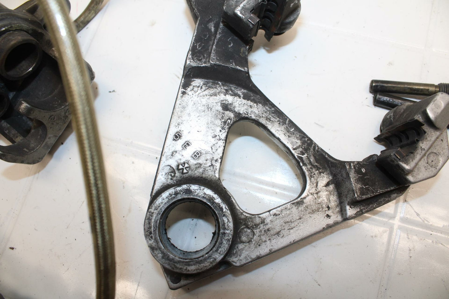 99-00 YAMAHA YZF R6 REAR  BRAKE CALIPER  BRACKET BREMBO BB04