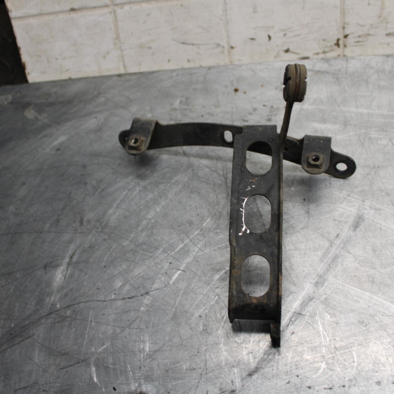 2008 Suzuki GSXR1000 OIL COOLER MOUNTING BRACKET MOUNT SUPPORT BB519