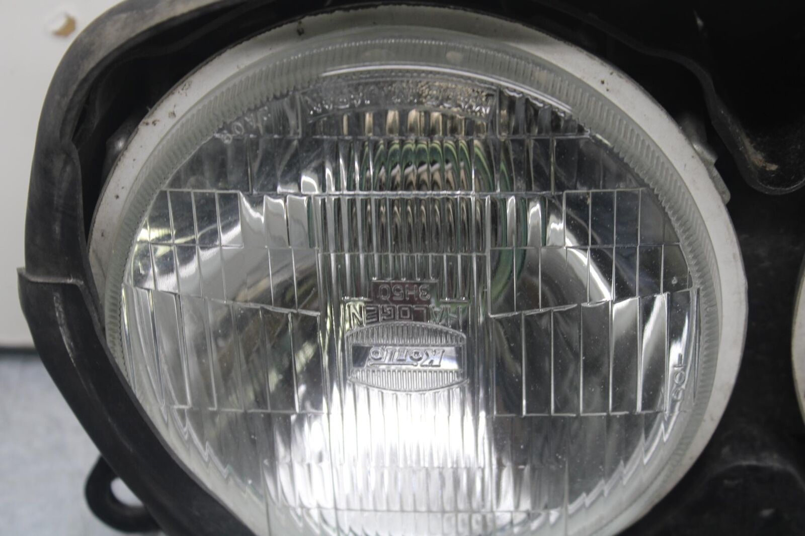 1988 Yamaha FZ600 FRONT HEADLIGHT HEAD LIGHT LAMP BB601