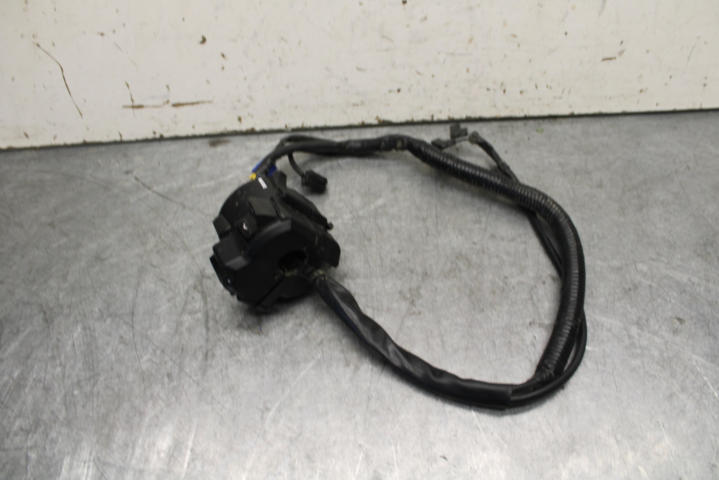22-24 YAMAHA XSR900 LEFT CLIP ON HANDLE HORN SIGNALS SWITCH SWITCHES BB683