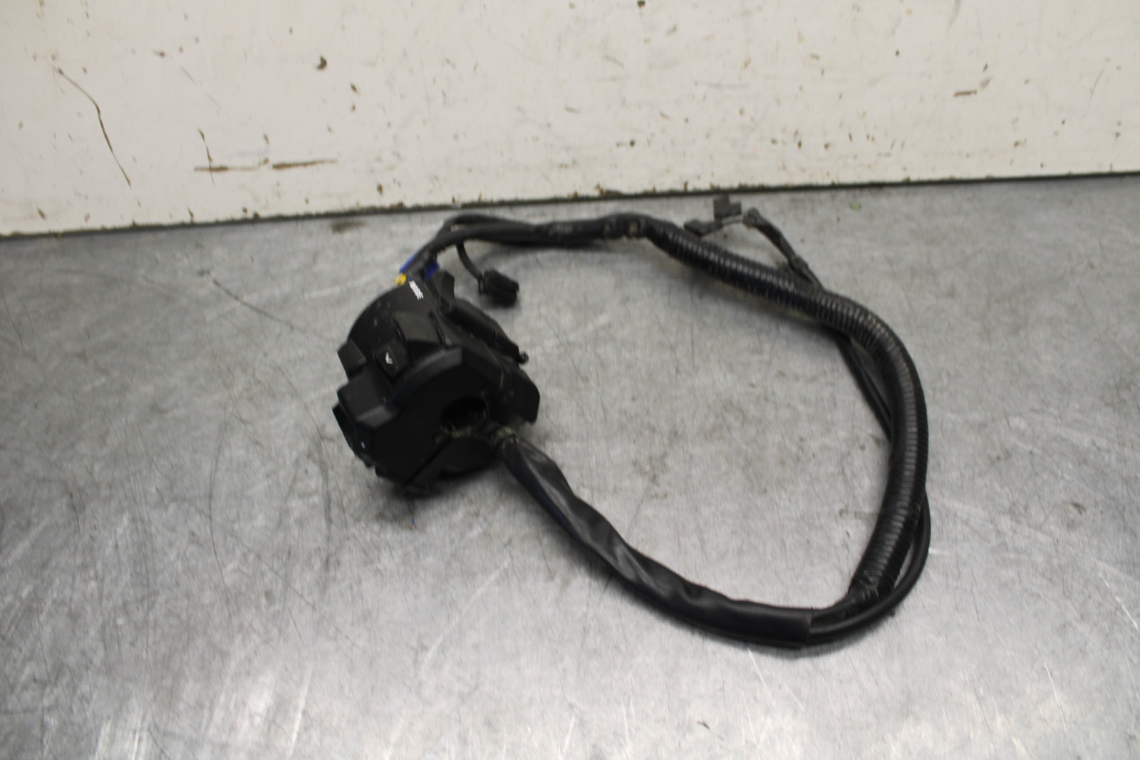 22-24 YAMAHA XSR900 LEFT CLIP ON HANDLE HORN SIGNALS SWITCH SWITCHES BB683