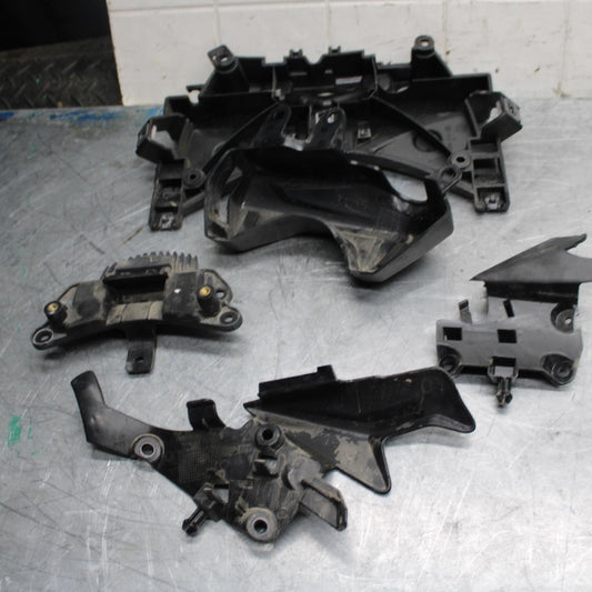 17-21 TRIUMPH STREET TRIPPLE R ABS PLASTIC FAIRING STAY BRACKET bb452