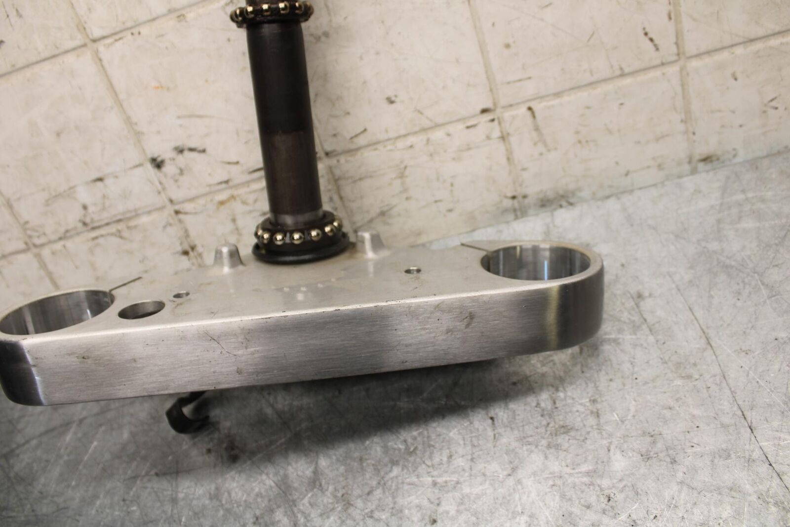 2007 Suzuki Boulevard M50B FRONT FORKS CLAMP LOWER TRIPLE TREE STEM BB537