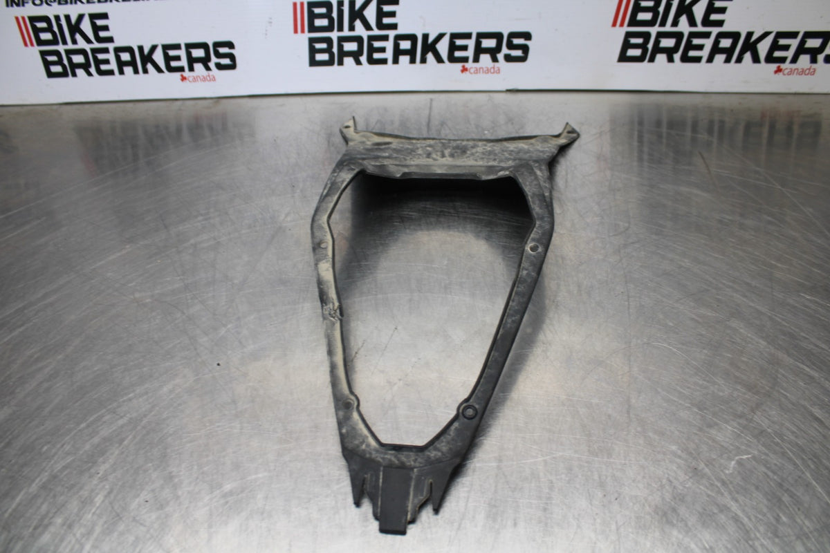 24-25 KAWASAKI NINJA ZX4R CENTER REAR BACK TAIL FAIRING COWL BB174