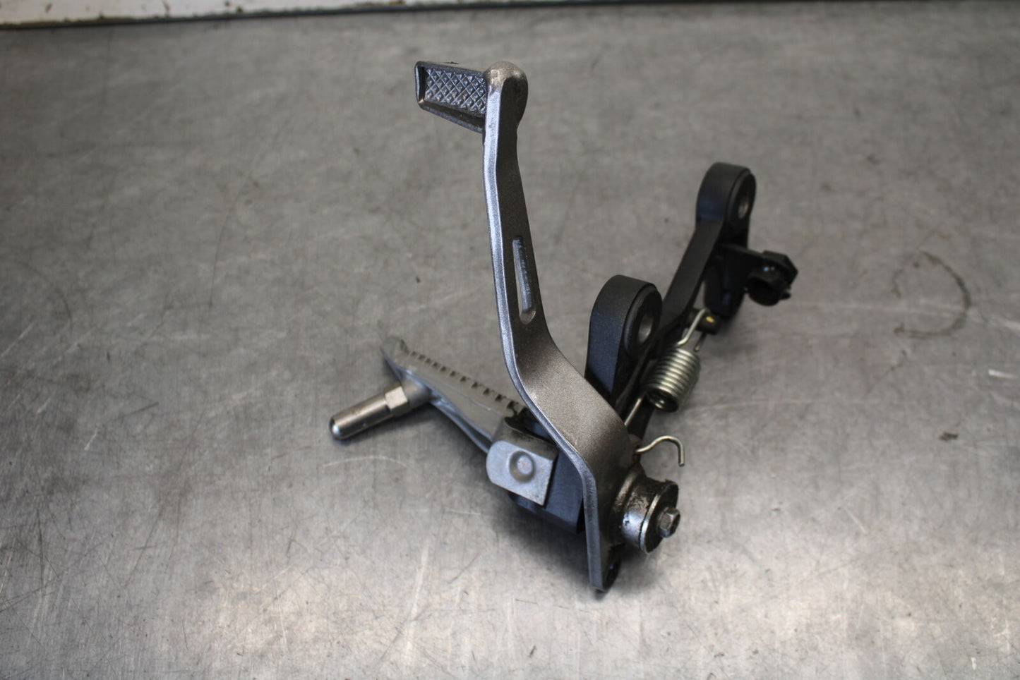 18-23 KAWASAKI NINJA 400 RIGHT REARSET REAR SET DRIVER FOOT PEG REST STOP BB679