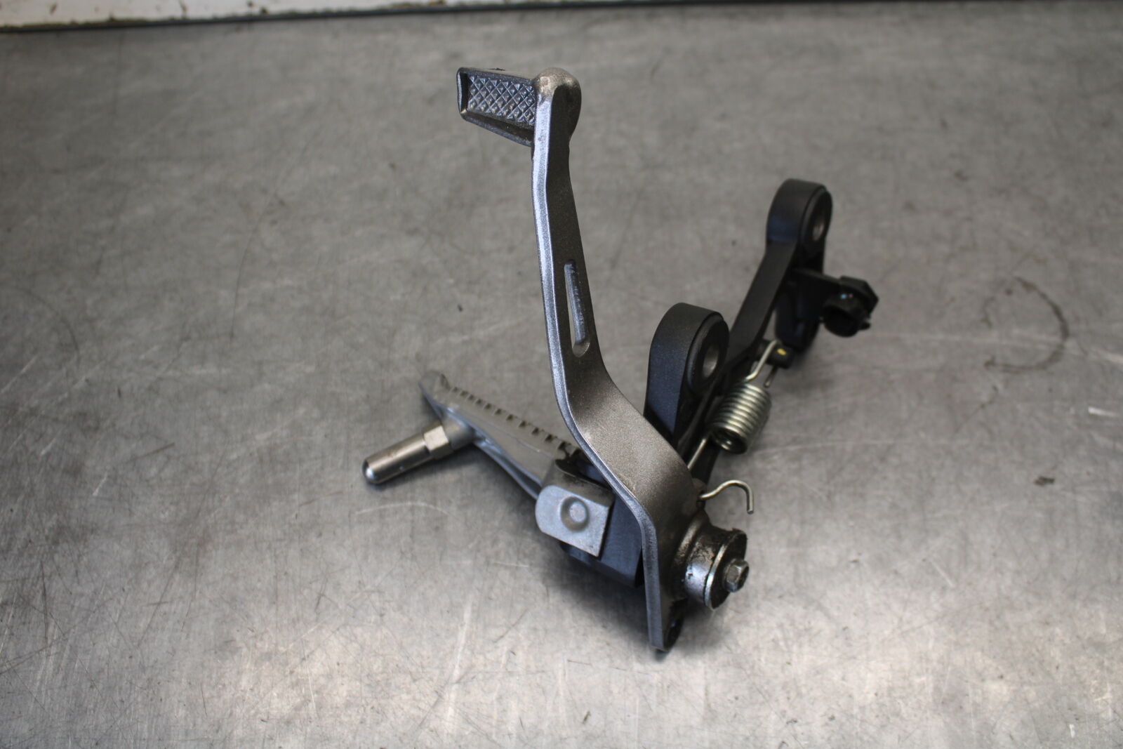 18-23 KAWASAKI NINJA 400 RIGHT REARSET REAR SET DRIVER FOOT PEG REST STOP BB679