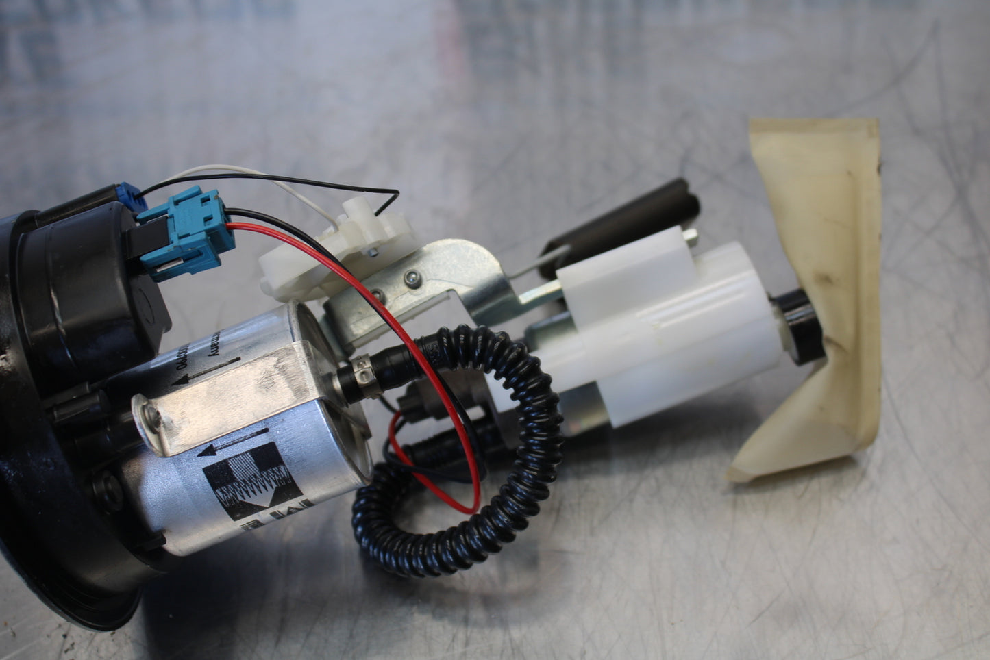 06-12 BMW F800ST FUEL PUMP GAS PETROL SENDER UNIT BB144