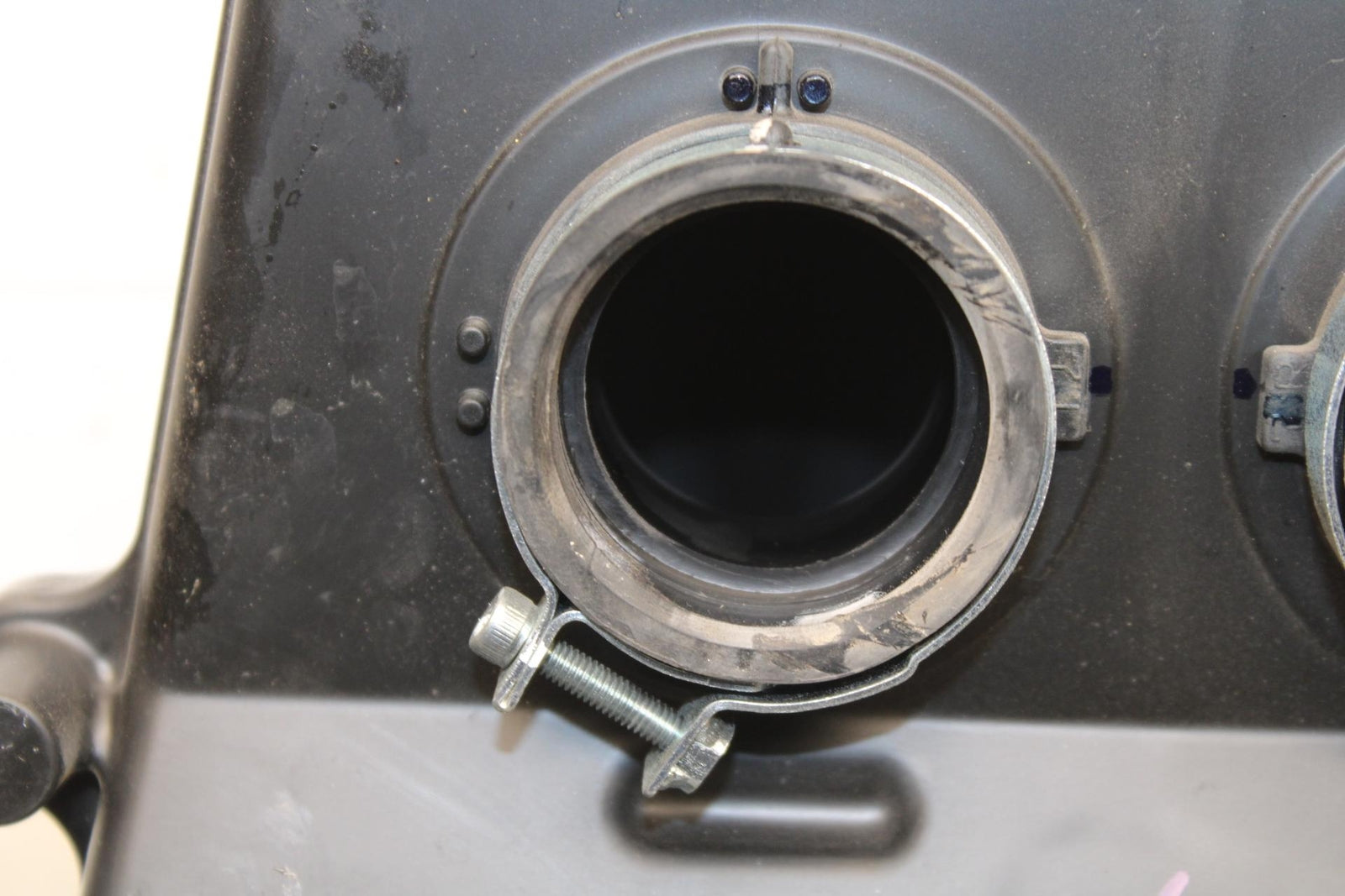 19-22 KAWASAKI Z400 AIRBOX AIR INTAKE FILTER BOX BB586