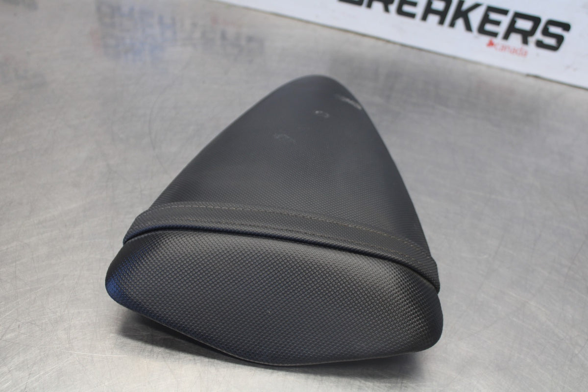 07-08 KAWASAKI NINJA ZX6R REAR PASSENGER TANDEM SEAT PAD SADDLE PILLION BB937