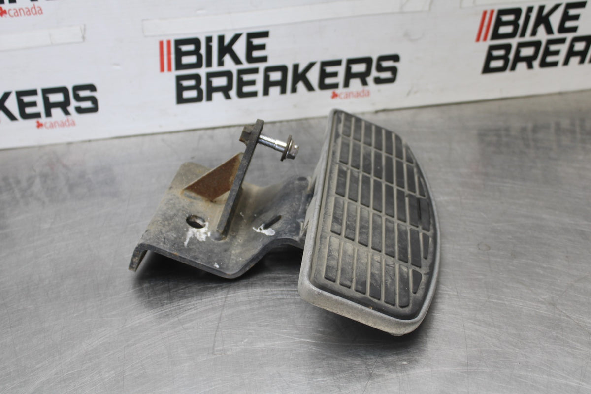 05-09 SUZUKI BOULEVARD C90 LEFT FRONT FOOT REST PEG STEP BB918