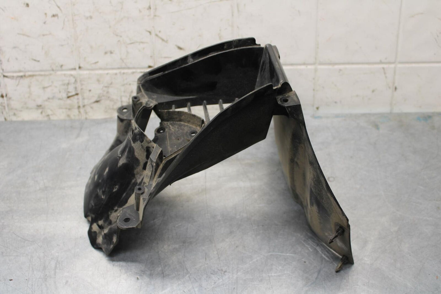 2006 Yamaha YZF R6 FRONT CENTER COWL FAIRING BB560