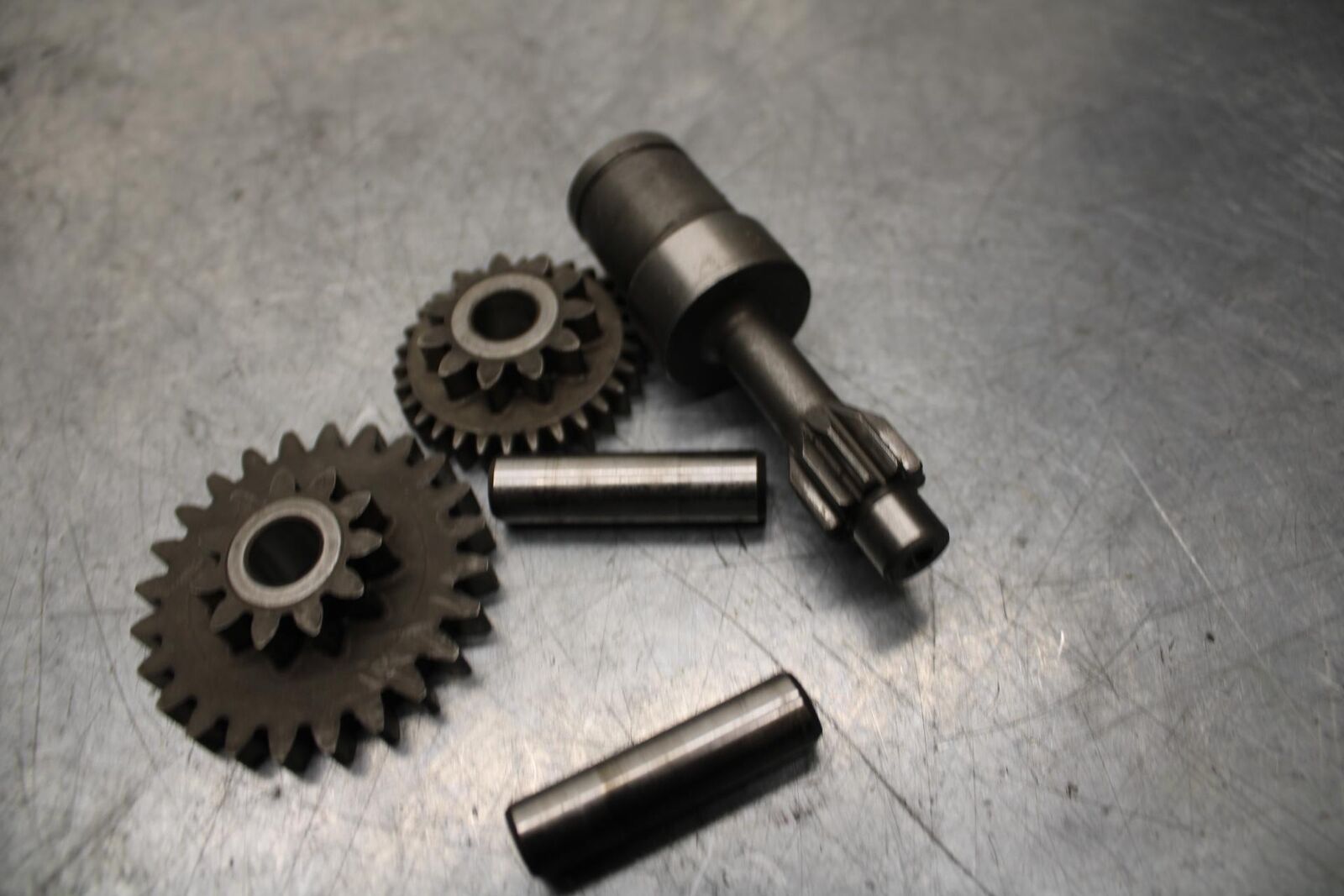 89-90 YAMAHA FZR600 ENGINE MOTOR IDLER IDLING GEAR BB76