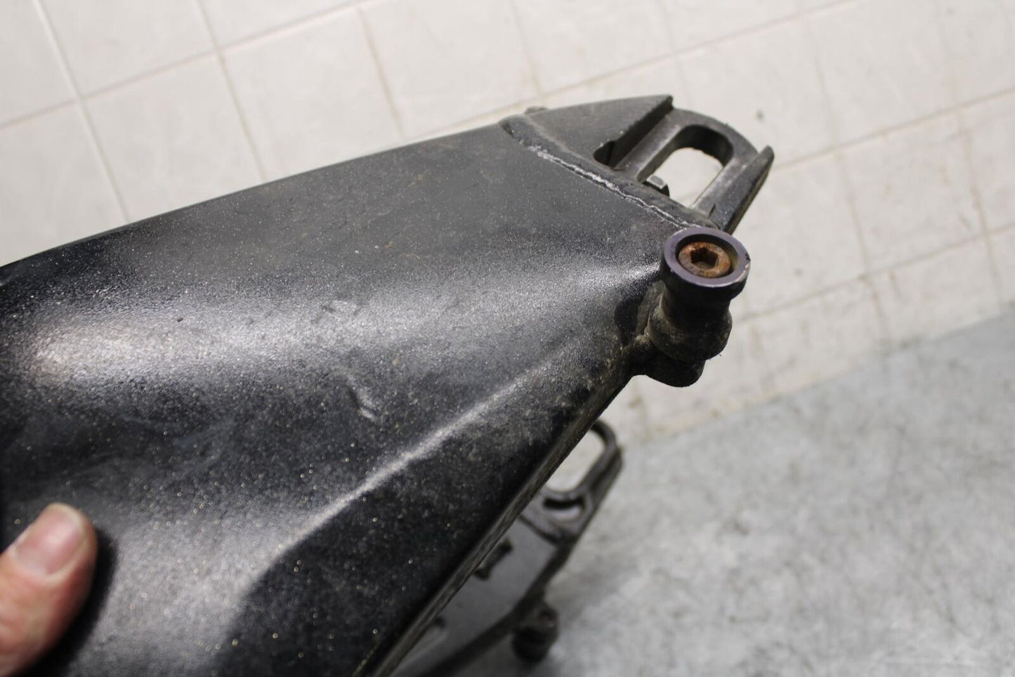 2009 Kawasaki Ninja ZX6R ZX600R SPRAY PAINTED  SWINGARM BACK SUSPENSION BB538