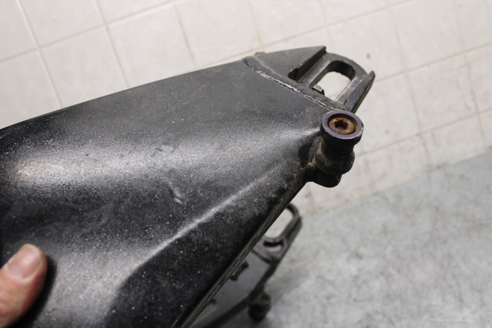 2009 Kawasaki Ninja ZX6R ZX600R SPRAY PAINTED  SWINGARM BACK SUSPENSION BB538