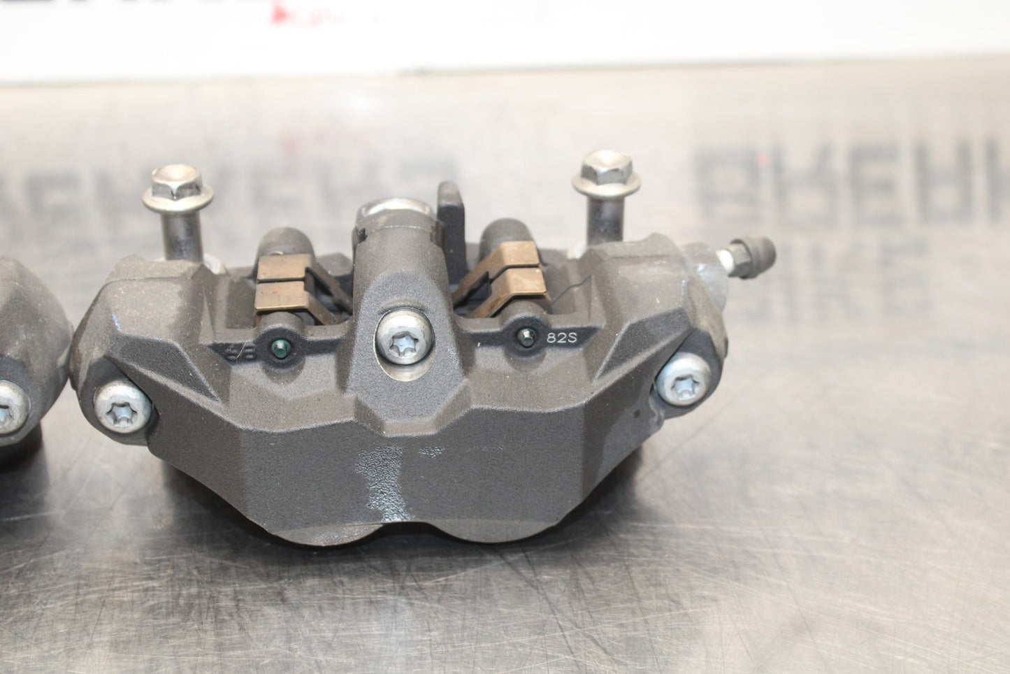 08-10 SUZUKI GSXR 600 RIGHT LEFT FRONT BRAKE CALIPER SET PAIR CALIPERS BB202