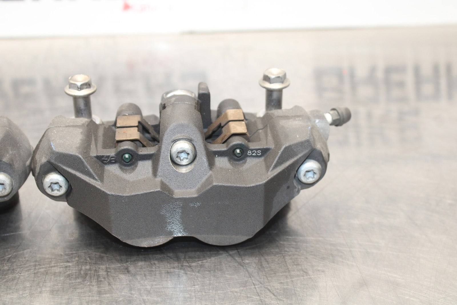 08-10 SUZUKI GSXR 600 RIGHT LEFT FRONT BRAKE CALIPER SET PAIR CALIPERS BB202