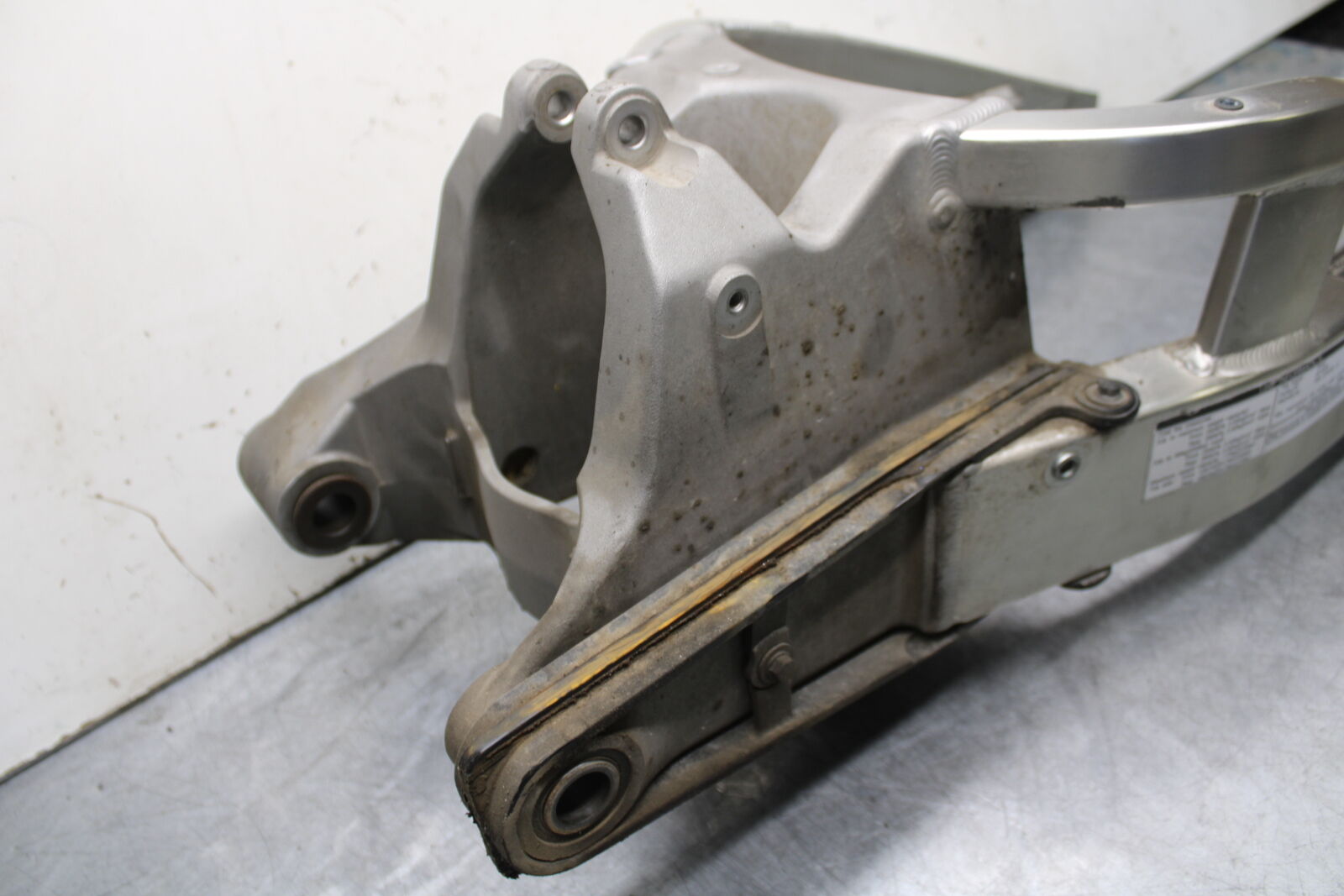 05-06 HONDA CBR600RR REAR SWINGARM SWING ARM 52200-MEE-D00  BB655