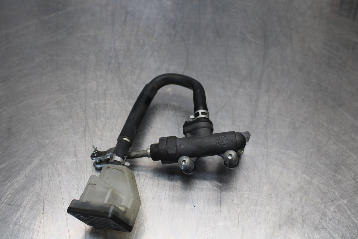 04-09 SUZUKI GS500F REAR BACK BRAKE MASTER CYLINDER W RESERVOIR BB165