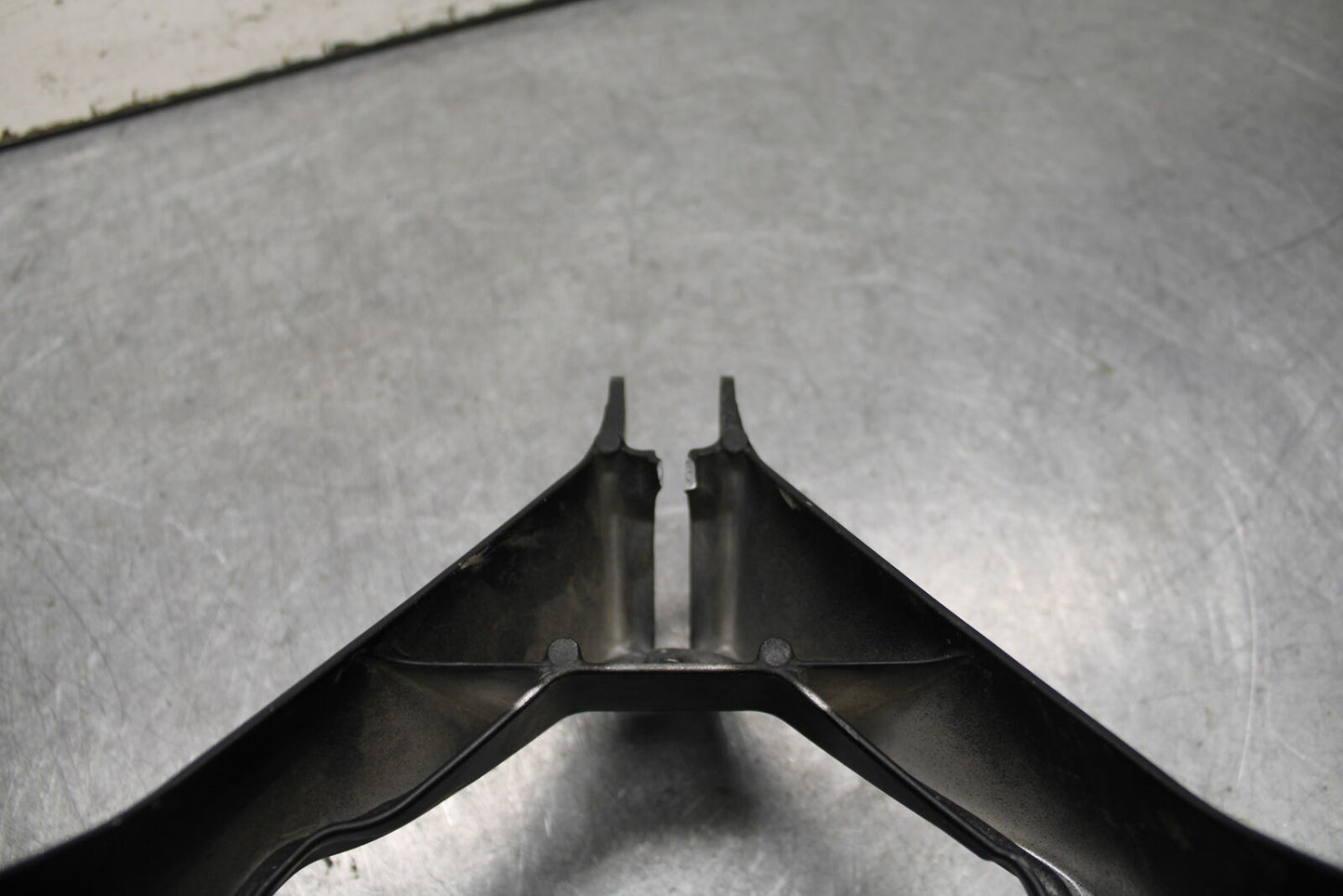 06-07 SUZUKI GSXR750 UPPER FAIRING MIRROR GAUGES STAY BRACKET 94511-01H00 BB670