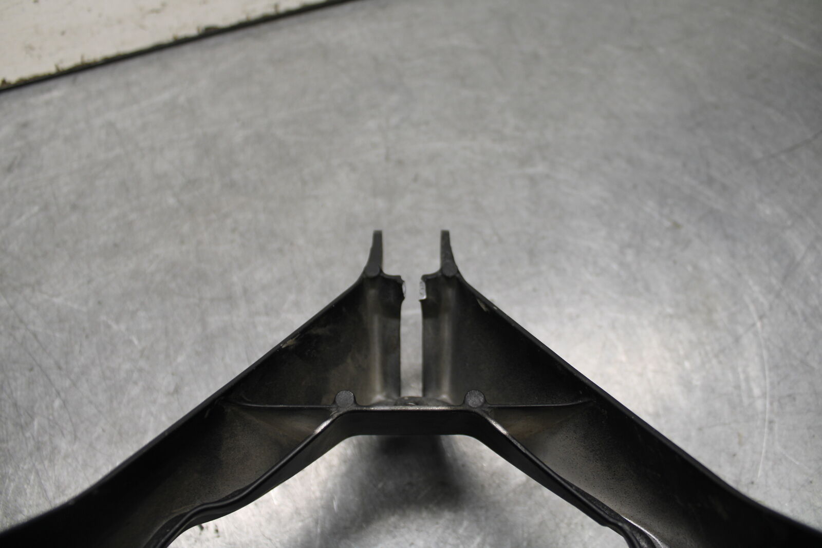 06-07 SUZUKI GSXR750 UPPER FAIRING MIRROR GAUGES STAY BRACKET 94511-01H00 BB670