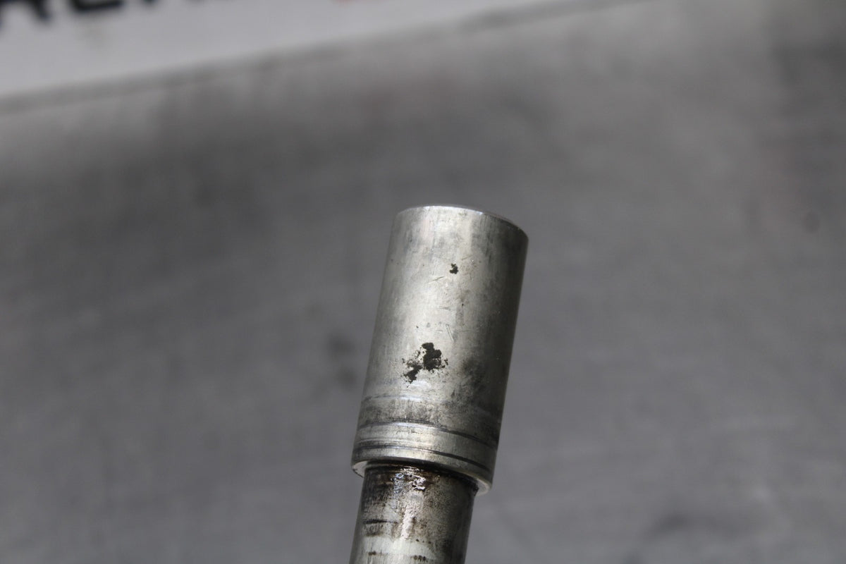 20-25 SUZUKI GSXR750 FRONT WHEEL RIM AXLE PIVOT BOLT BB810