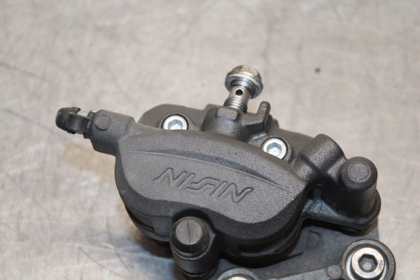 19-22 KAWASAKI Z400 REAR BACK BRAKE CALIPER W MOUNT BRACKET BB738