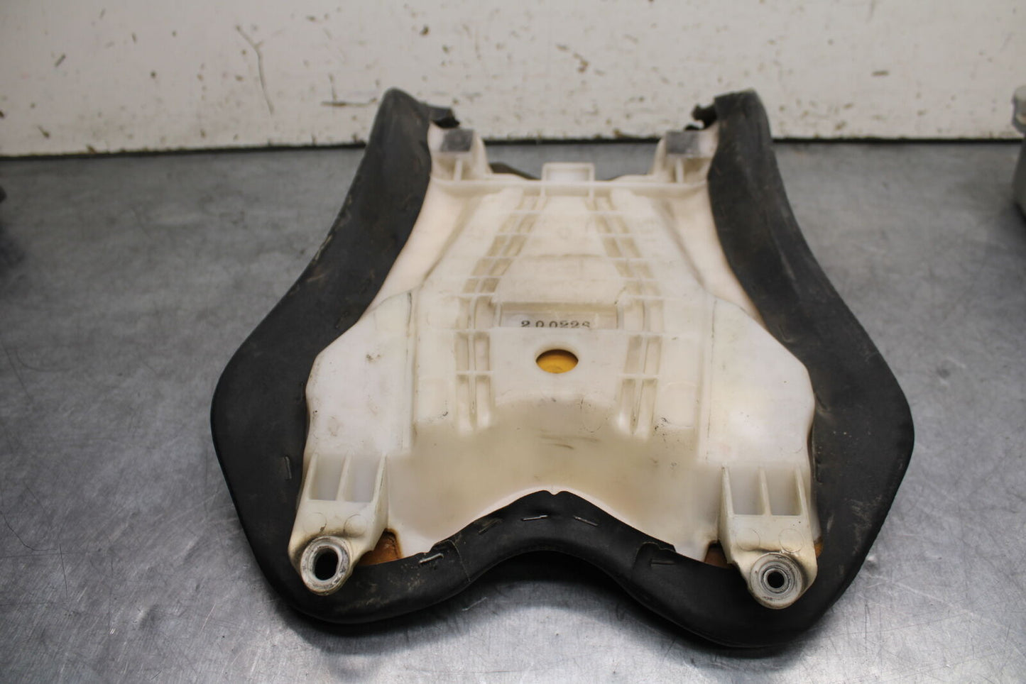 07-08 YAMAHA YZF R1 FRONT DRIVERS SEAT PAD SADDLE PILLION BB724