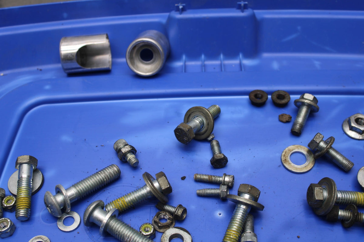 95-03 HARLEY-DAVIDSON SPORTSTER 1200 CUSTOM XL1200C BOLTS SCREWS BB817