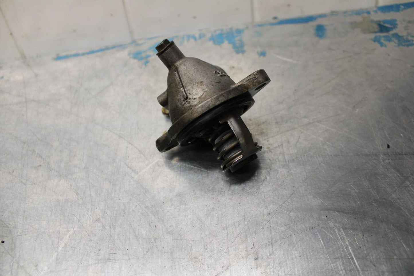 04-05 SUZUKI GSXR600 THERMOSTAT W HOUSING ASSEMBLY 17661-35F00 17670-65G00 BB329