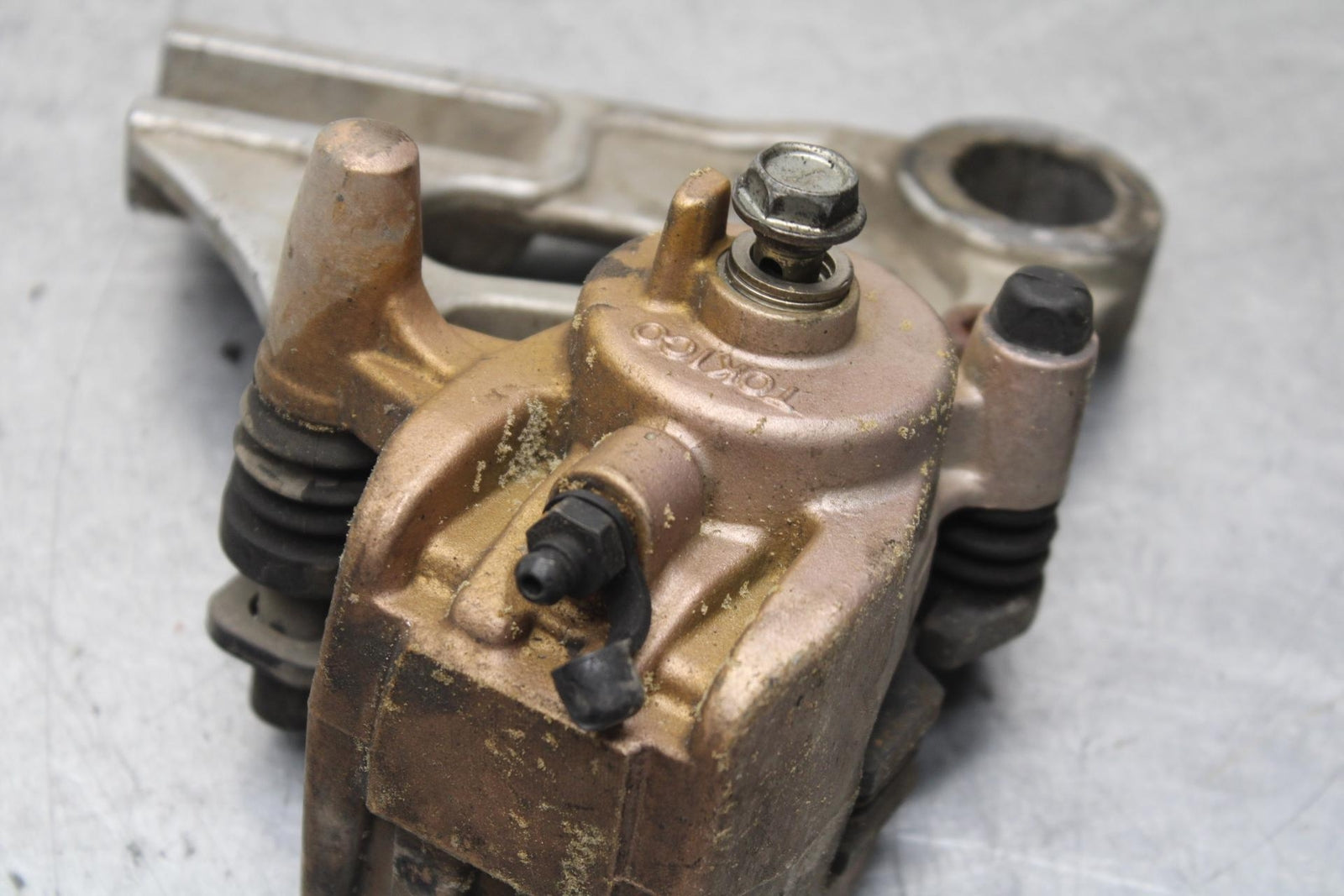 03-04 KAWASAKI NINJA ZX6RR REAR BACK BRAKE CALIPER W MOUNT BRACKET BB105