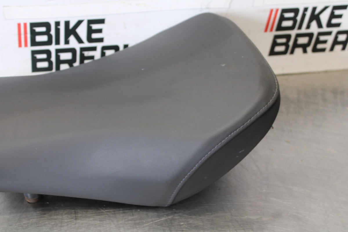 17-20 BMW S1000R FRONT DRIVERS SEAT PAD SADDLE PILLION BB909
