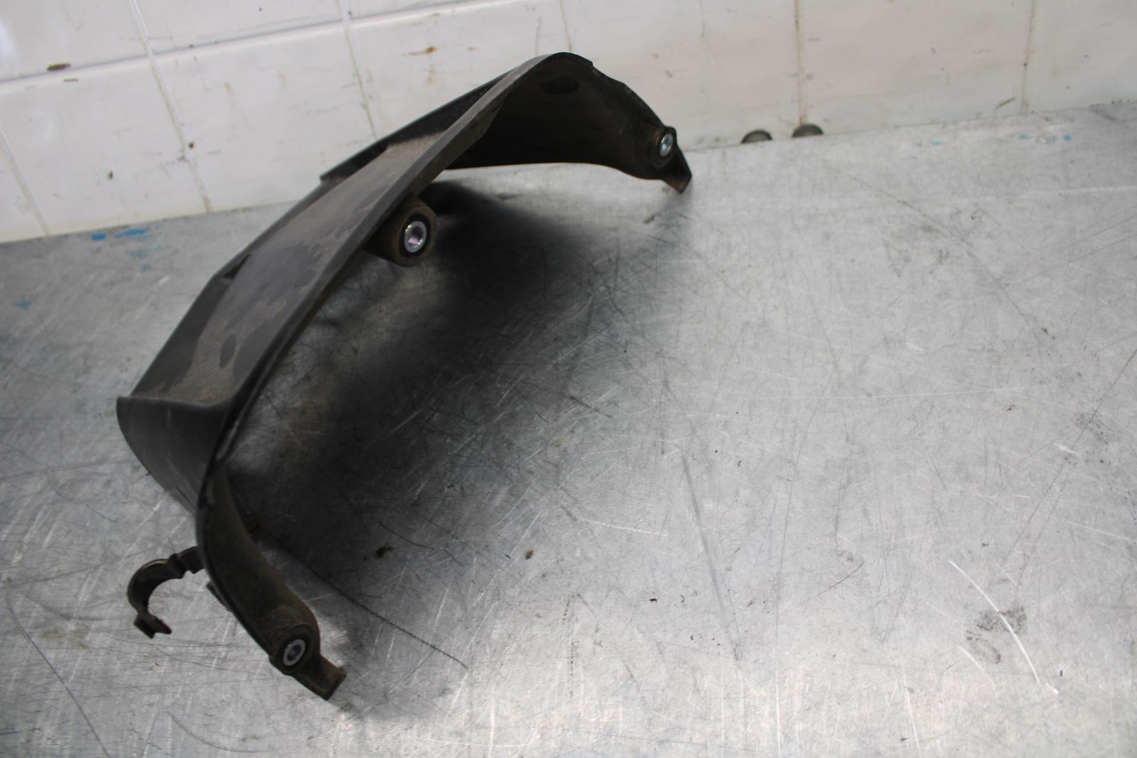 08-16 YAMAHA YZF R6 REAR WHEEL TIRE HUGGER FENDER 2C0-21650-00-00 BB436