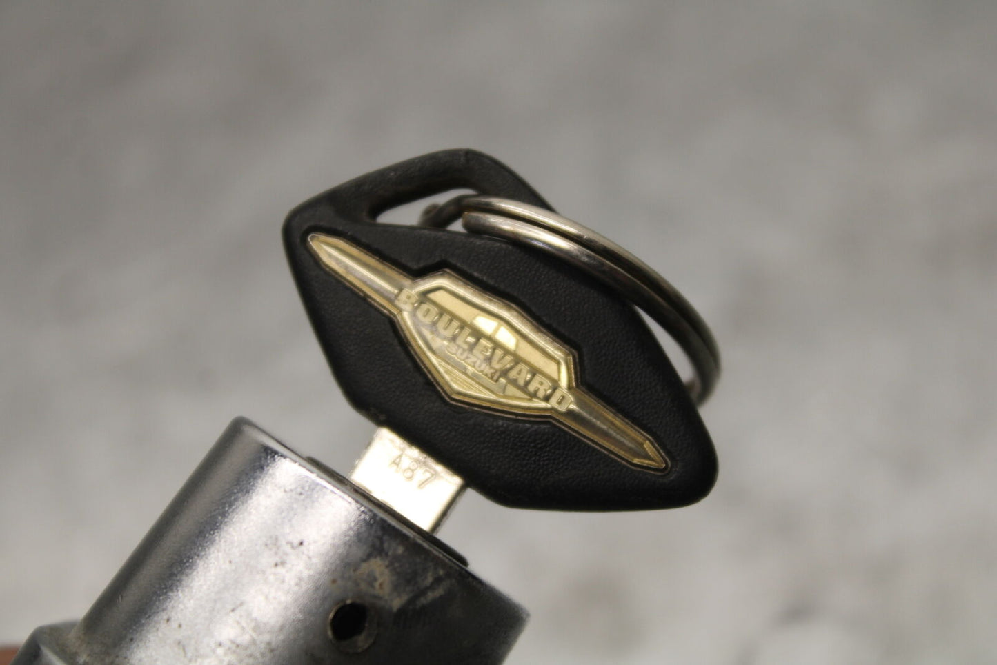 05-09 SUZUKI BOULEVARD C90 IGNITION LOCK W KEY BB692