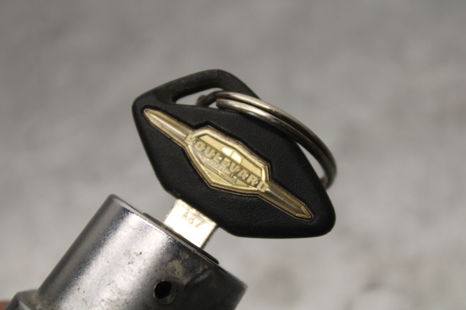 05-09 SUZUKI BOULEVARD C90 IGNITION LOCK W KEY BB692