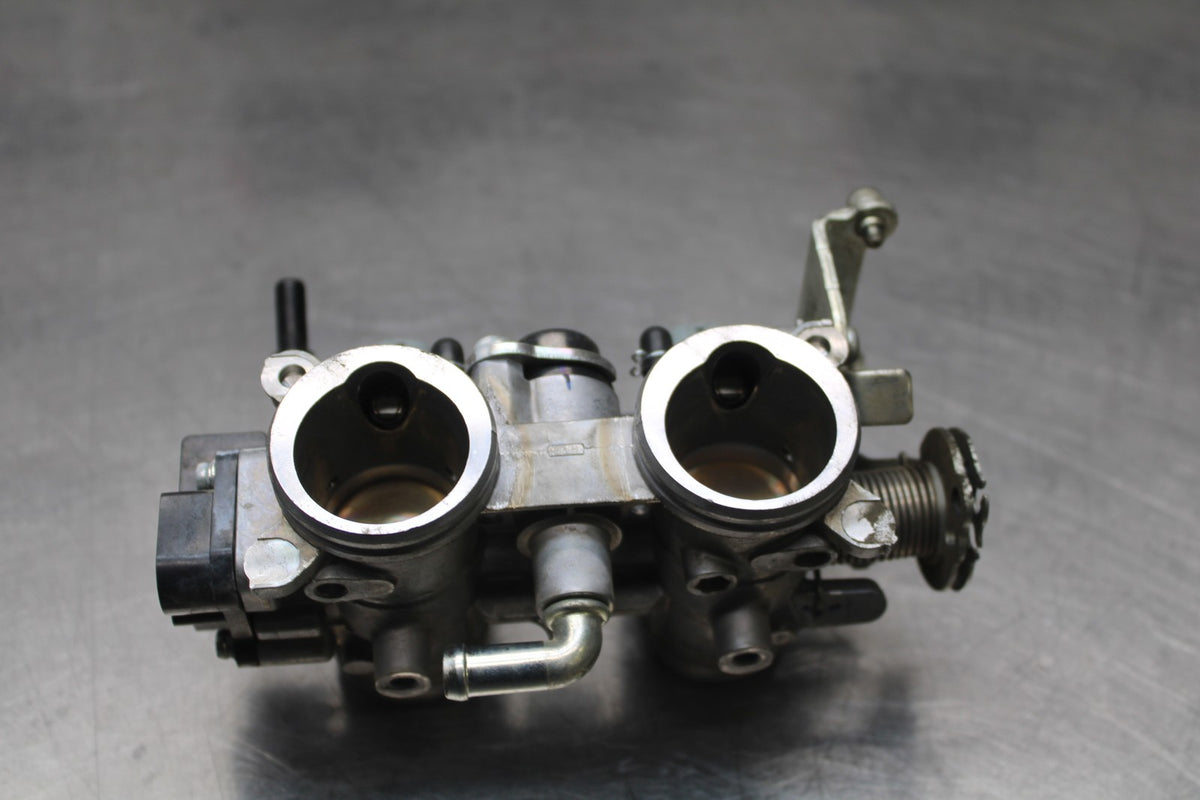 17-18 YAMAHA YZF R3 MAIN FUEL INJECTORS / THROTTLE BODIES BB813