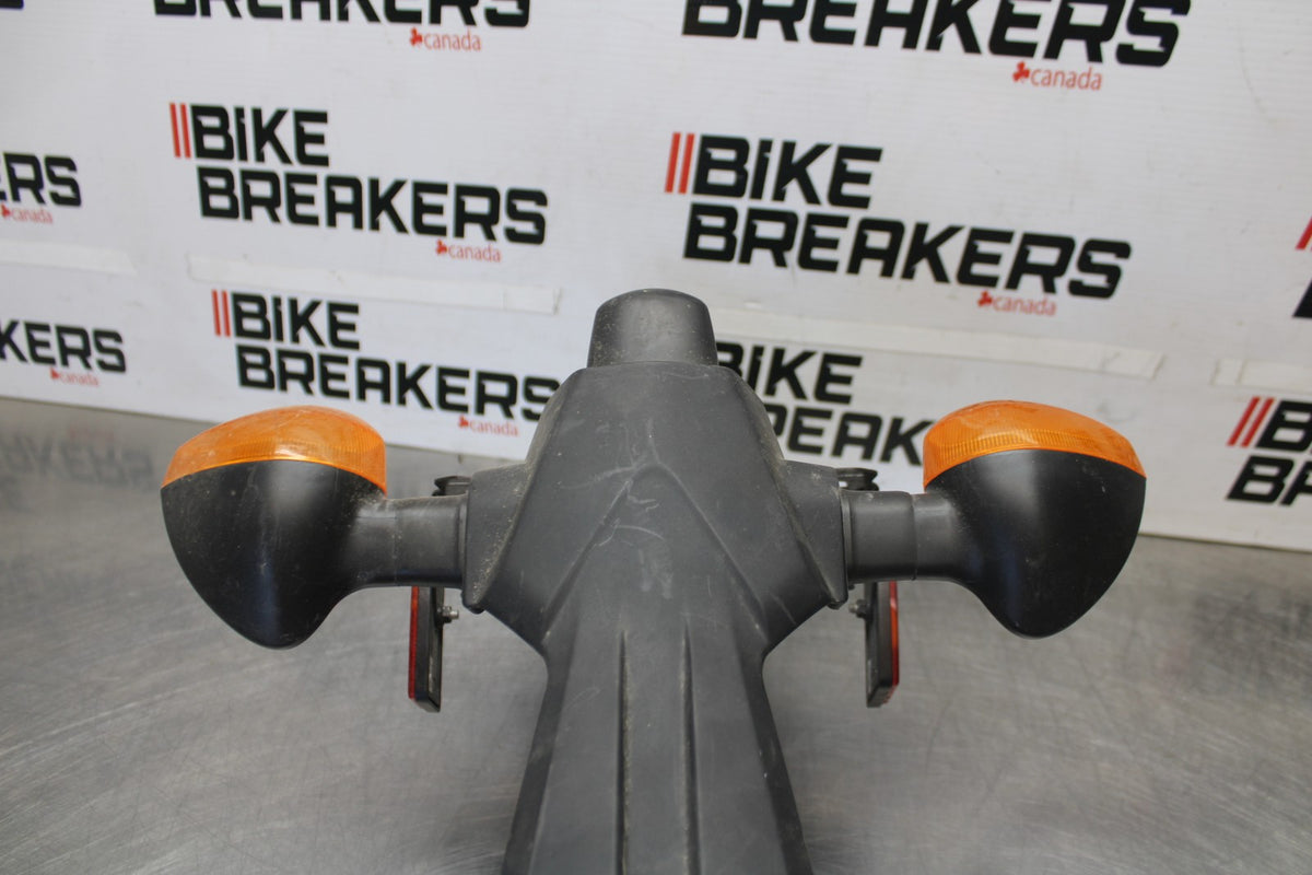 17-18 YAMAHA YZF R3 REAR BACK FENDER MUD GUARD BB00