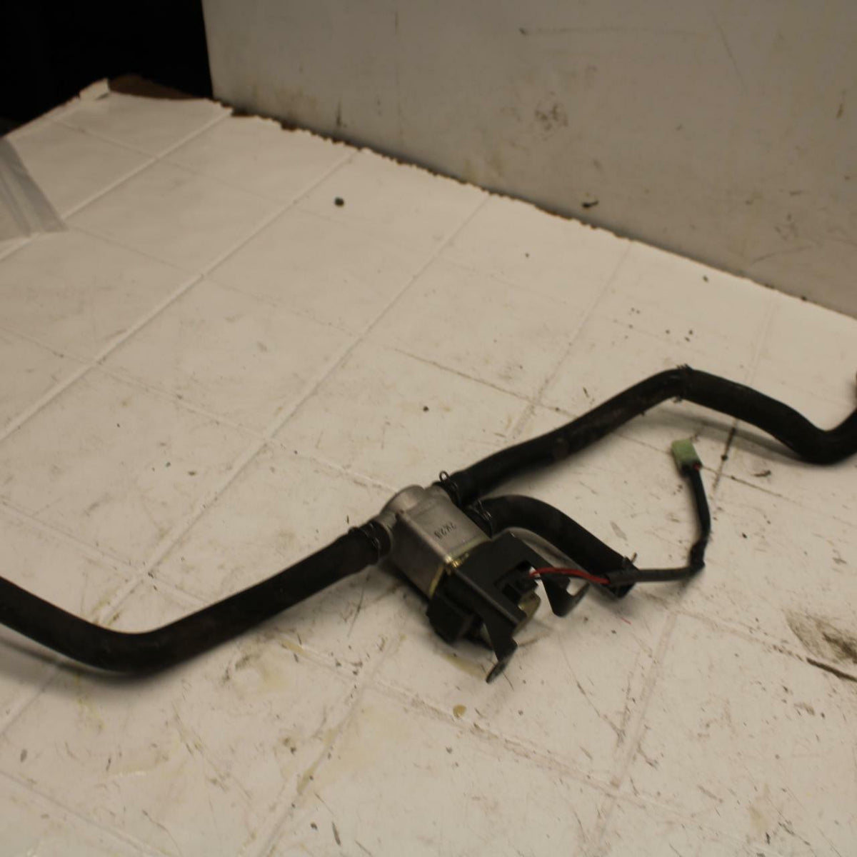 03-05 SUZUKI SV1000 AIR VALVE SOLENOID TOP ENGINE SWITCH SENSOR BB405