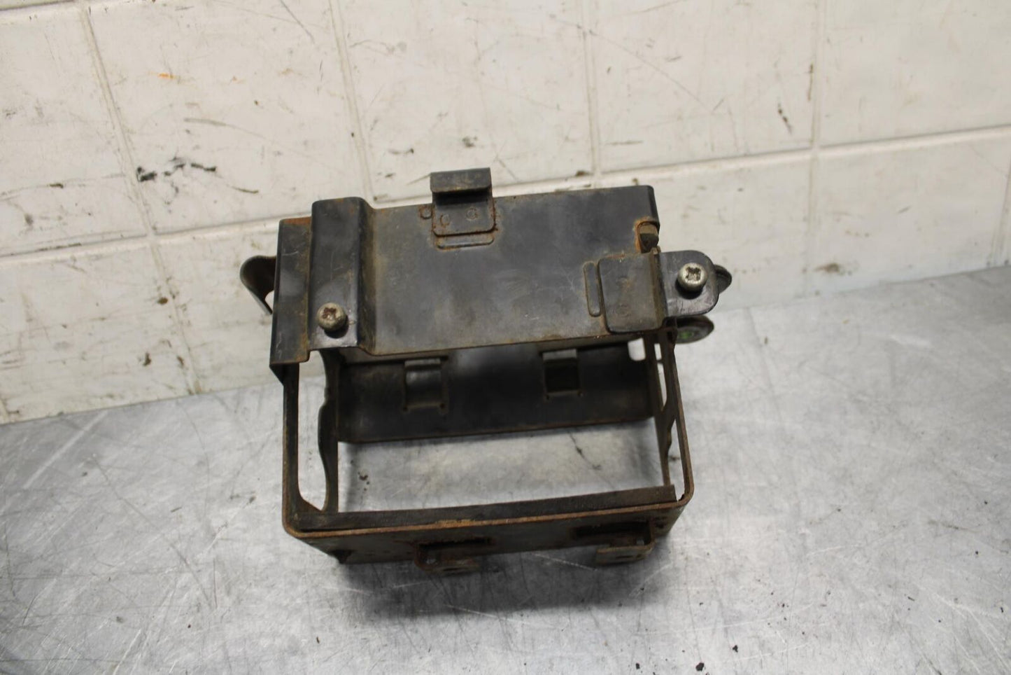 82-83 SUZUKI GS1100GL BATTERY TRAY BOX HOLDER BB30