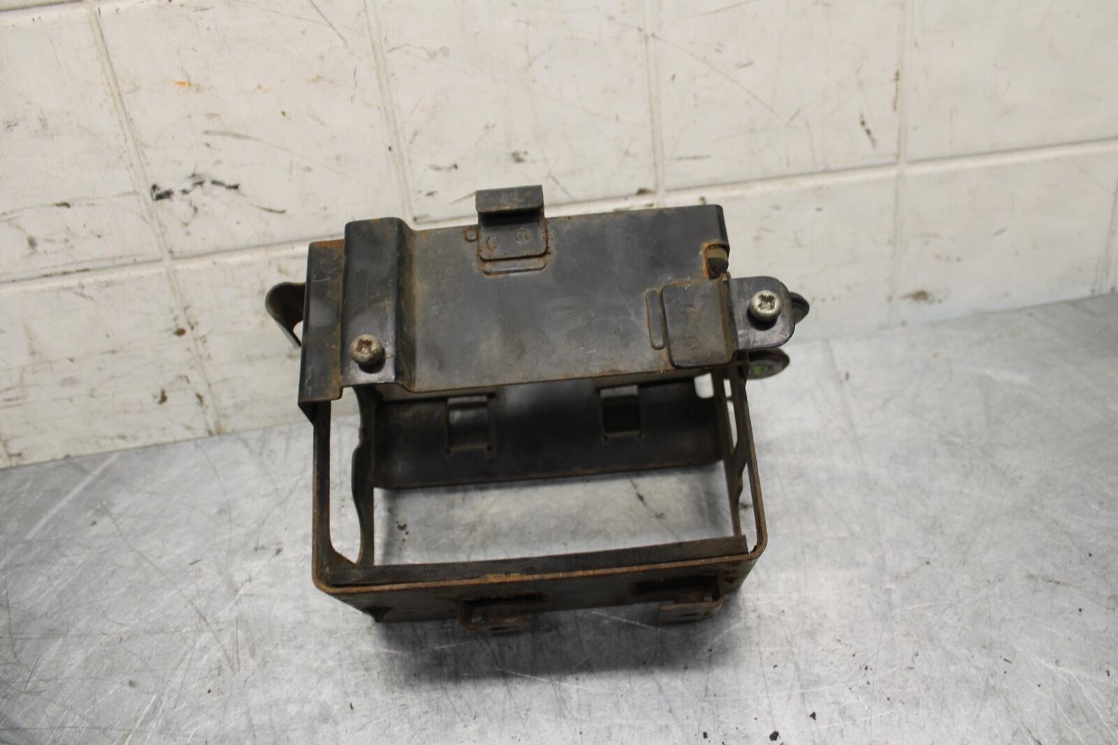 82-83 SUZUKI GS1100GL BATTERY TRAY BOX HOLDER BB30