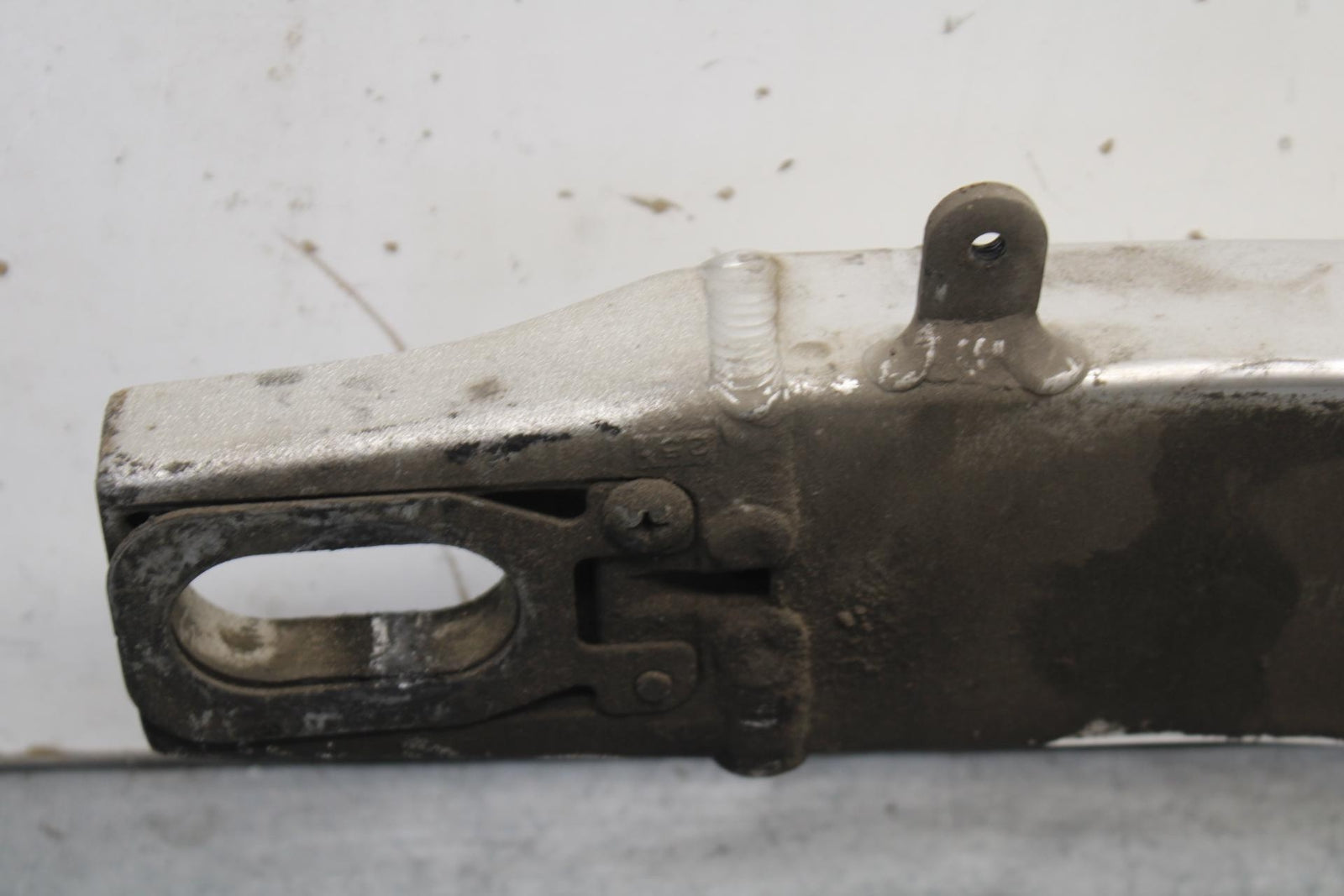 01-03 SUZUKI GSXR600 REAR SWINGARM BACK SUSPENSION SWING ARM 61000-39F00 BB633
