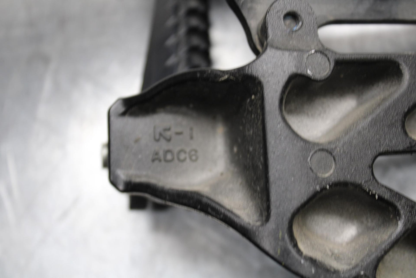 20 SUZUKI GSXR 1000 LEFT REARSET REAR SET DRIVER FOOT PEG REST STOP BB597