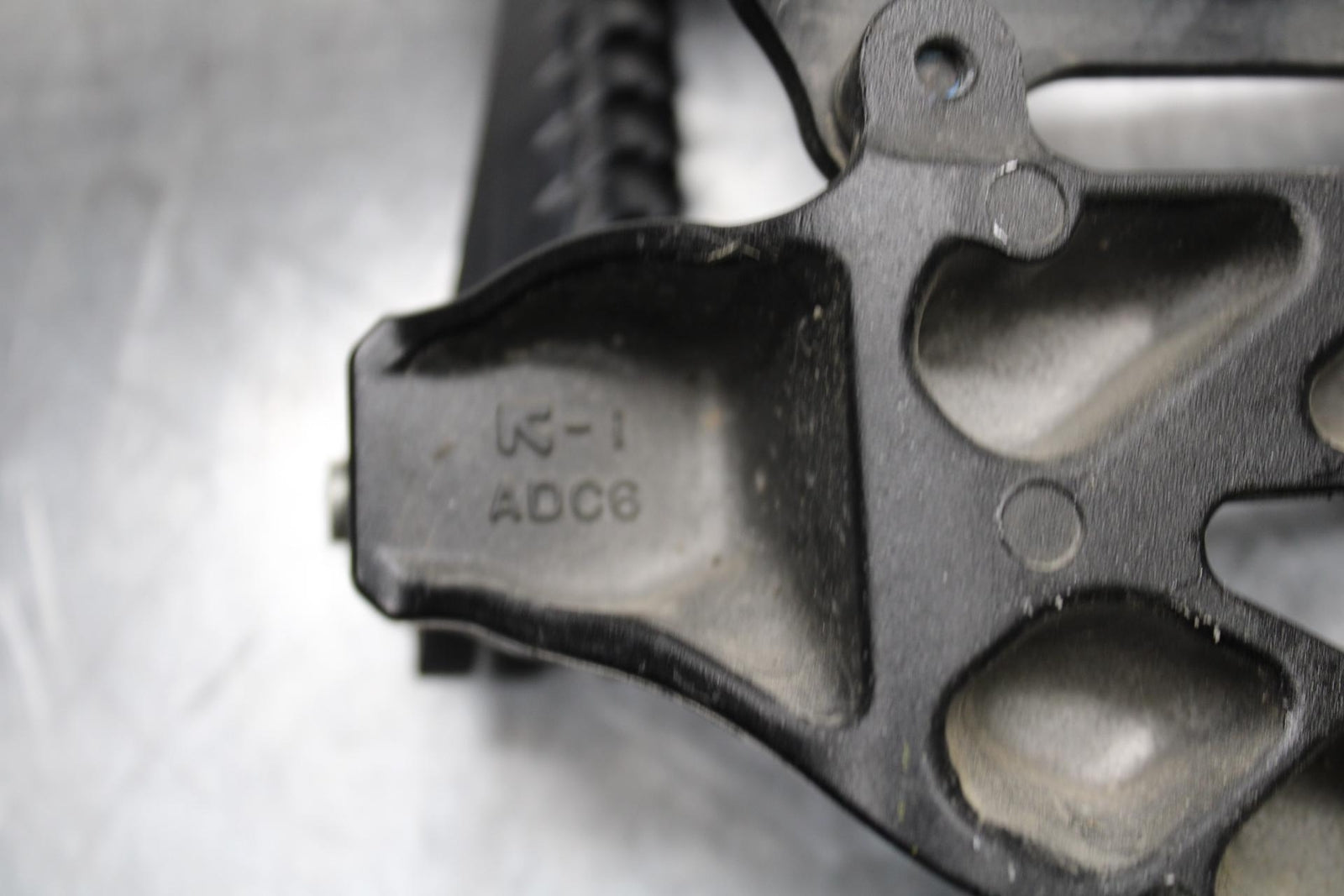 20 SUZUKI GSXR 1000 LEFT REARSET REAR SET DRIVER FOOT PEG REST STOP BB597
