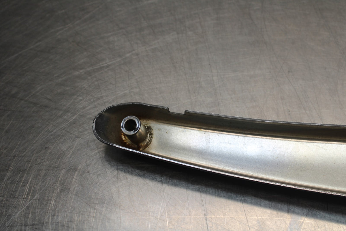 2006 Suzuki Boulevard C90 REAR PASSENGER FENDER GRAB RAIL BB849