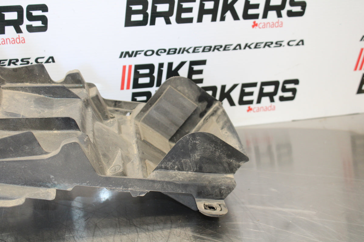 00 SUZUKI SV650 REAR BACK TAIL UNDERTAIL BATTERY TRAY PLASTIC BB156