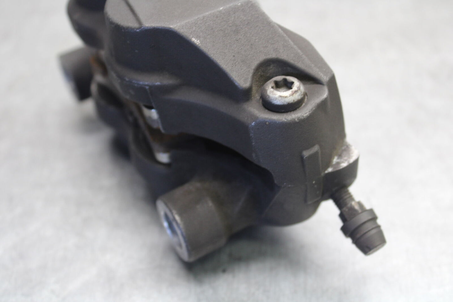 05-06 SUZUKI GSXR1000 RIGHT LEFT FRONT BRAKE CALIPER SET PAIR CALIPERS BB677